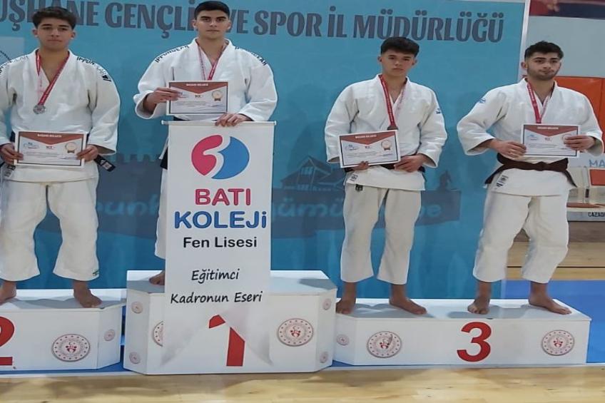 Türkiye Finallerine 1. Olarak Katılmaya Hak Kazanan Öğrencimiz Yusuf KULAKSIZ'ı Tebrik Ederiz